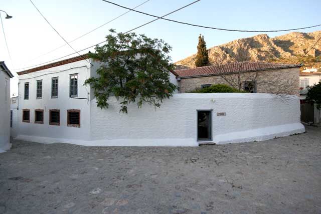 BRATSERA HOTEL  HOTELS IN  TOWN OF HYDRA